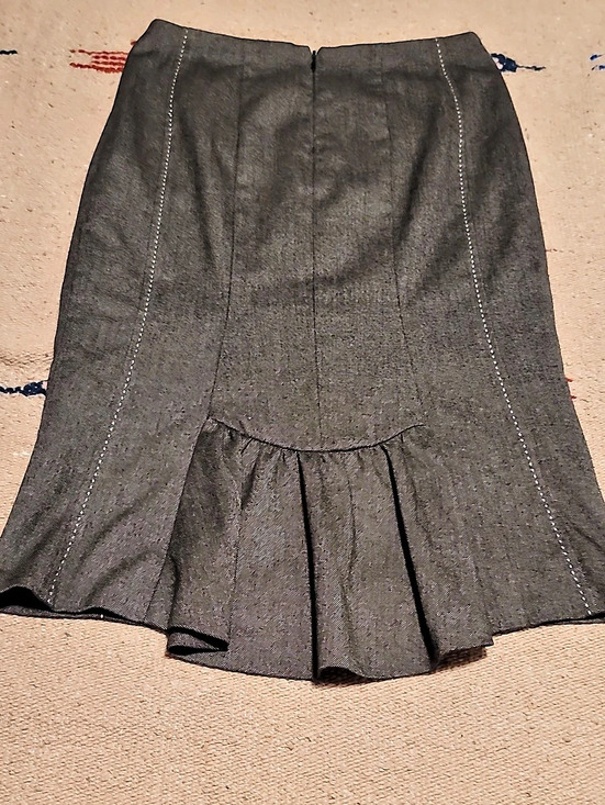 Rebecca Taylor Dresses & Skirts - Rebecca Taylor Brown Pencil Skirt w Ruffle and Seam Detail Minimalist & Preppy